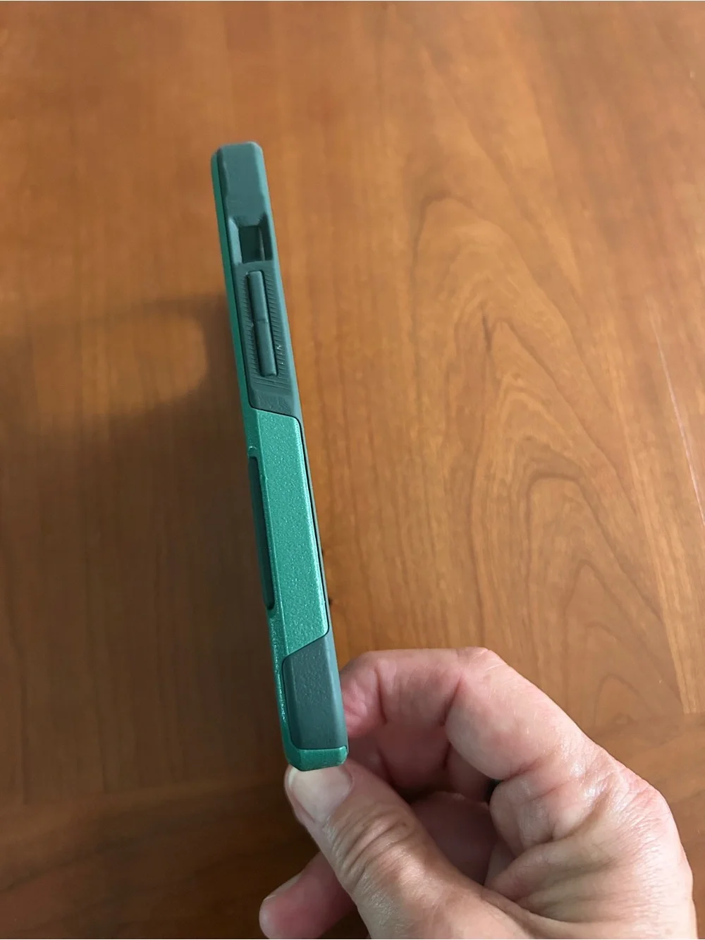 OtterBox Green Commuter Case. Missing the port flap as shown in the photo